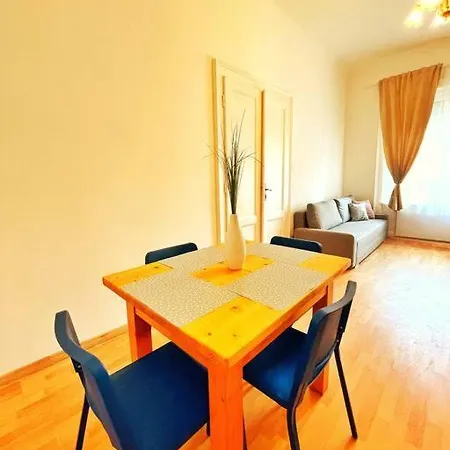 Apartment Spacious Flat *
