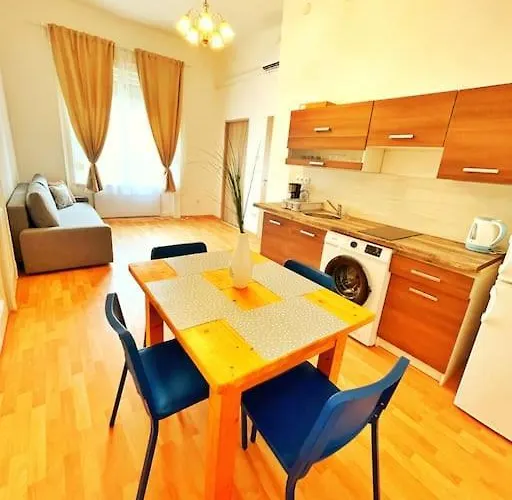 Spacious Flat شقة *
