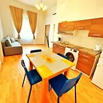 Spacious Flat דירה *
