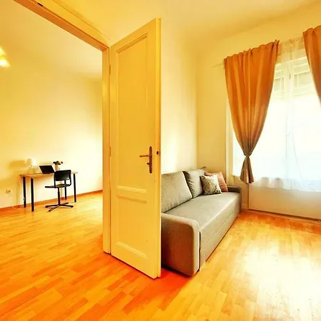 アパート Spacious Flat ブダペスト